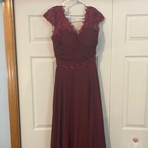 Elegant Burgundy Lace Evening Gown